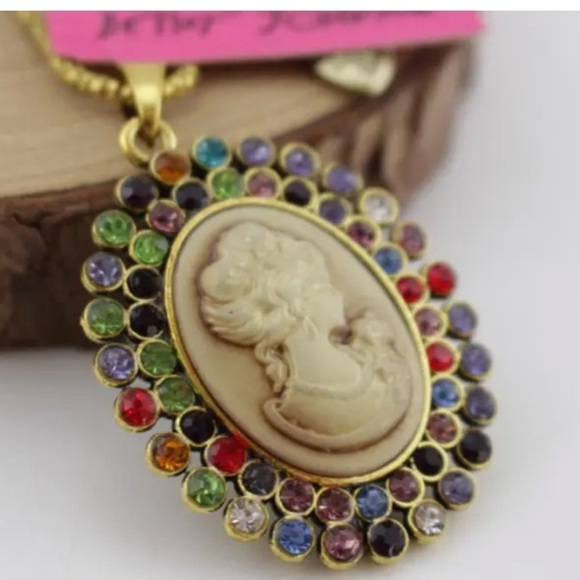 BETSEY JOHNSON GODESS STATUE RHINESTONE NECKLACE - Picture 2 of 5